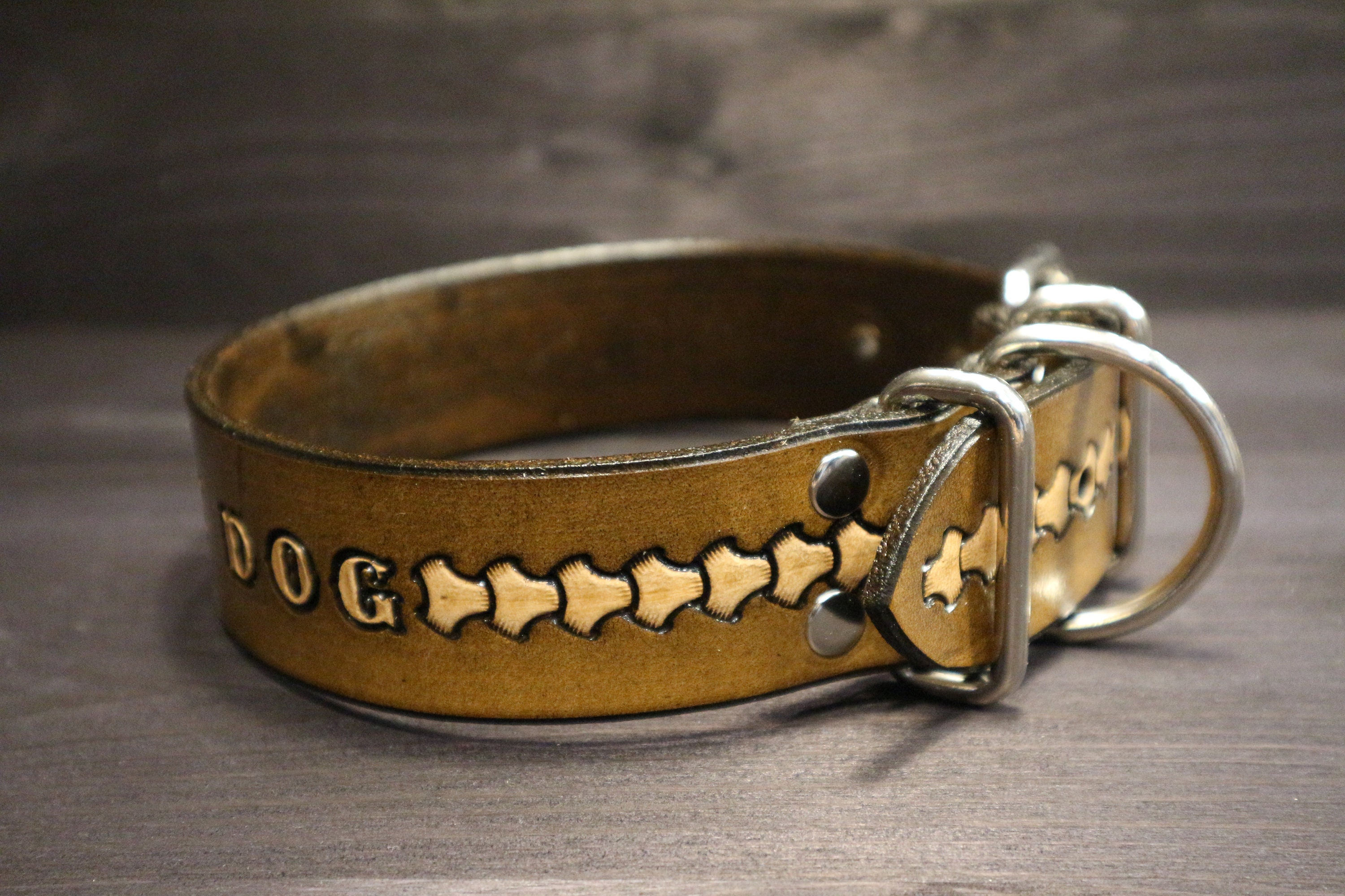 personalized-leather-dog-collar-with-name-for-big-and-middle-dog-breeds