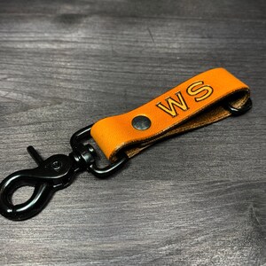 PERSONALISIERTE Leder KEYCHAIN mit Initialen / / Leder Schlüsselanhänger / / Leder Schlüsselanhänger / / Custom Leder / / Monogramm Schlüsselanhänger