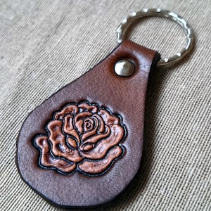 LEATHER KEYCHAIN - ROSE // Flower // Party favor // Little gift //Leather key fob // Leather keyfob // Keychain // Keyfob // Keyring //