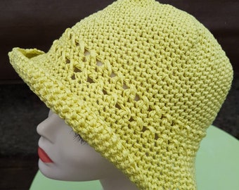 Superbe chapeau d'été crocheté en fil ruban vert anis pistache avec motif ajouré