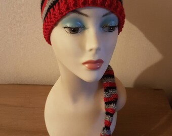 Bonnet de lutin alternant trois couleurs, noir gris rouge, en bandes, mixte