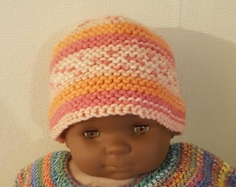Petit bonnet tricoté au point mousse avec fil imitant le pamplemousse, fil acrylique antipilling, qualité et humour