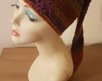 Pretty leprechaun cap in pure wool and applied lace