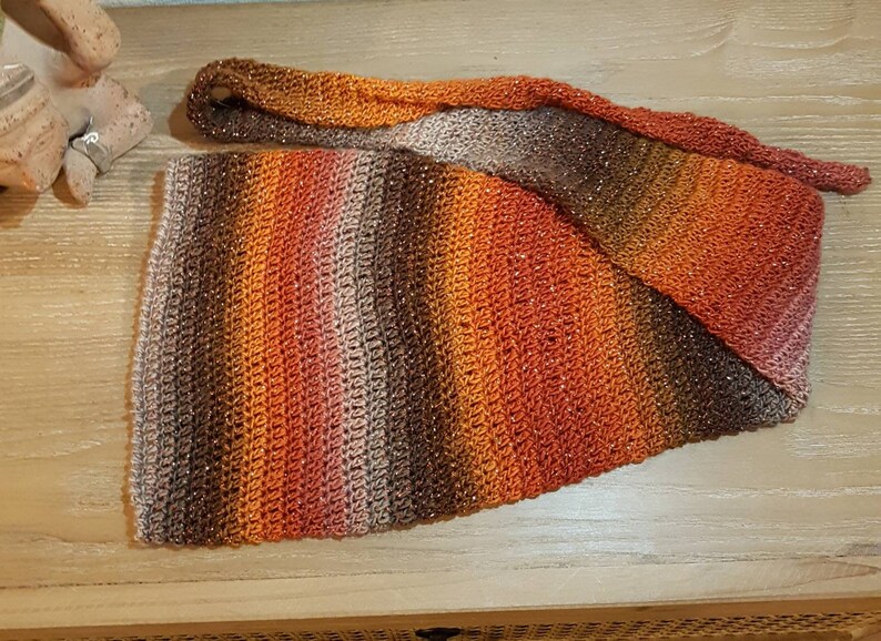 Bonnet de lutin crocheté dans un fil brillant, long, tons orange marron image 4