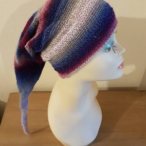 Bonnet de lutin aux jolies couleurs d'hiver avec fil lurex brillant image 1