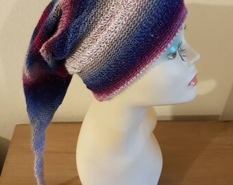 Bonnet de lutin aux jolies couleurs d'hiver avec fil lurex brillant