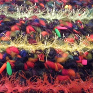 Grand col laine noir et multicolore rayures fil fluo et perles fluos image 2
