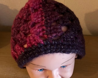 Bonnet bébé crocheté en granny dans un fil épais brillant dégradé rose violet