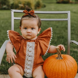 Rust Baby Girl Romper, Boho Fall Romper, Flutter Sleeve Baby Outfit, Vintage Toddler Bodysuit, First Birthday Outfit, Cake Smash Outfit