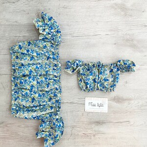 Mama en ik blauwe bloemen crop top, bijpassende outfit moeder-dochter, bloemen outfit babymeisje, bijpassende kleding voor het gezin, bijpassende zomerset