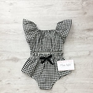 トレンドの白黒ベビー服、新生児用女の子服、幼児用服、未熟児用ベビー服、夏の女の子服、秋のベビーバミー