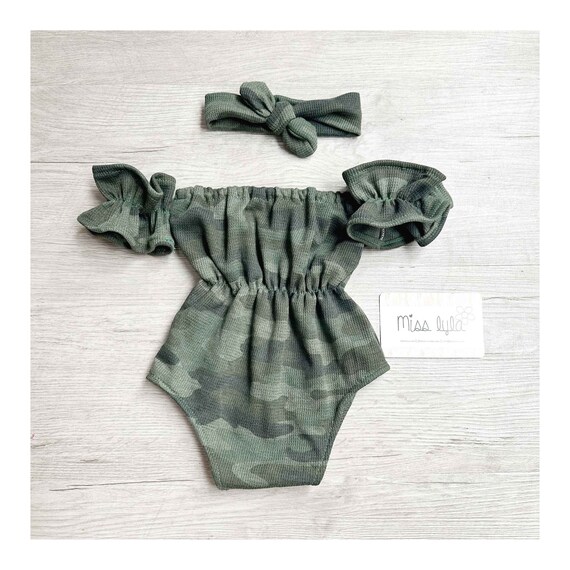 Adorable ropa de bebe militar para su pequeno trajes inspirados en el ejercito para ninas recien nacidas trajes de uniforme militar para ninas monos del ejercito Etsy Espana