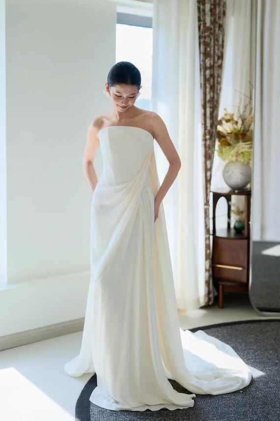 Minimalist Strapless Wedding Dress, Elegant Bridal Gown, Simple Satin Wedding Dress, Modern Bride Dress, Bridal Gown, Classic Wedding Outfit