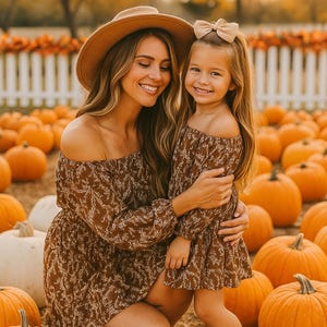 Jesienne sukienki dla mamy i córki | Dopasowany strój dla mamy i córki | Sukienka boho w kwiaty w stylu vintage | Dopasowany strój dla dziecka | Sukienka na zdjęcia rodzinne