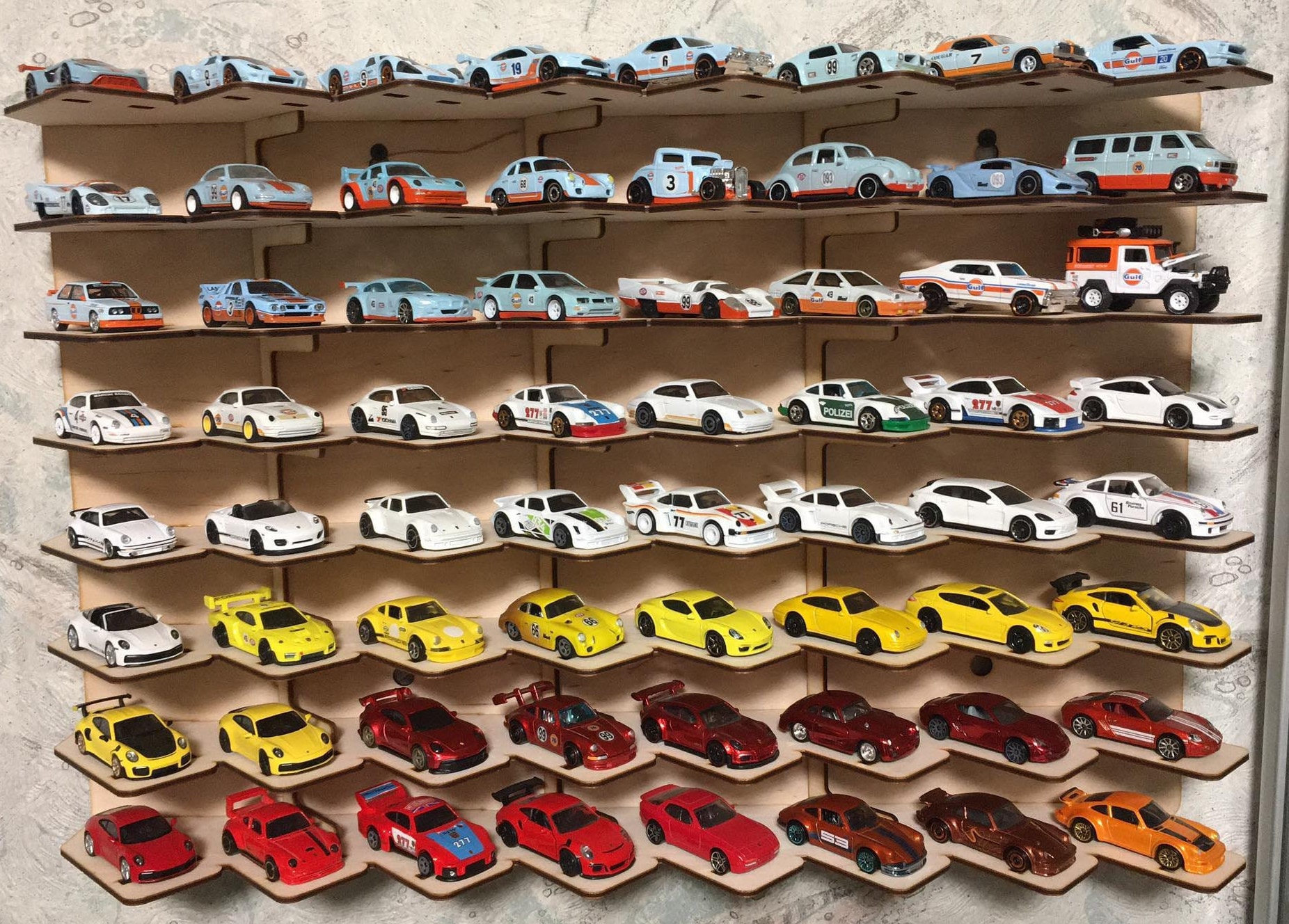 Vitrina con ángulos de 45 grados, exhibidores personalizados de coches de  juguete fundidos a presión para ruedas 1:64/43, estantes para coches,  estante de pared -  México