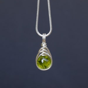 Handmade 925 Sterling Silver Olivine Peridot Pendant fishbone wire wrap unique special gift