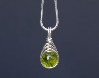 Handmade 925 Sterling Silver Olivine Peridot Pendant fishbone wire wrap unique special gift