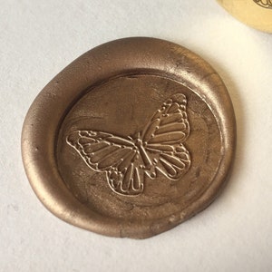 Selo de carta gráfica de borboleta