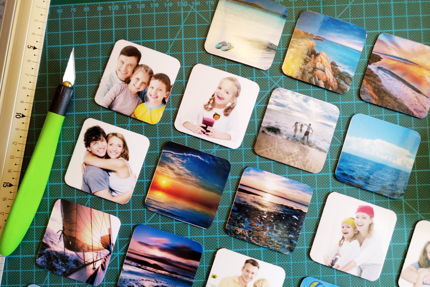 50x50 mm Set von 24 Fotomagneten. 2x2 Personalisierte quadratische Foto Kühlschrankmagnete aus