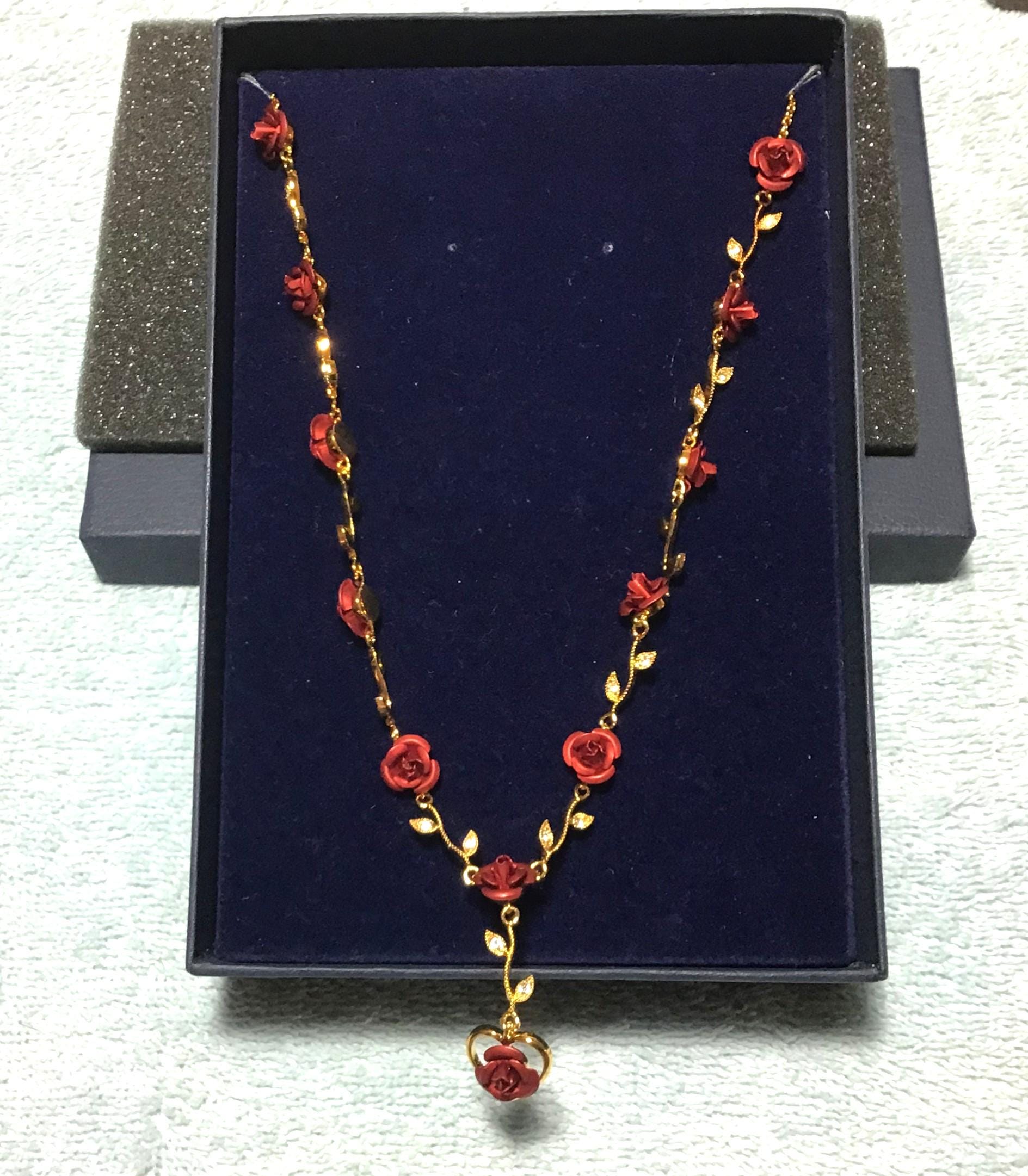 Dozen Roses Necklace