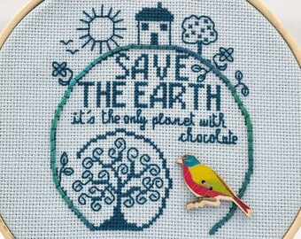 cadre tambour broderie "sauvez la planète" , broderie écoresponsable humour , idée cadeau déco , broderie fait main en France