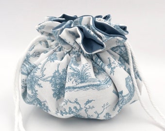 jewelry purse in real toile de jouy, fabric jewelry storage, Mother's Day gift, travel jewelry transport, handmade object