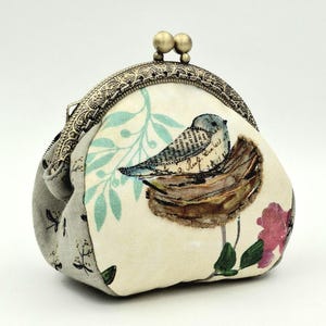 petit porte-monnaie fermoir métal motif oiseau avec broderie à la main , bourse fermoir métal , idée cadeau femme , artisanat français