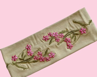 Wide headband in a soft beige jersey with rose embroidered flowers