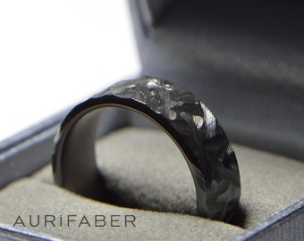 アクセサリー rough and rugged ring Black Zirconium Cross Brushed Beveled Edge Ring with