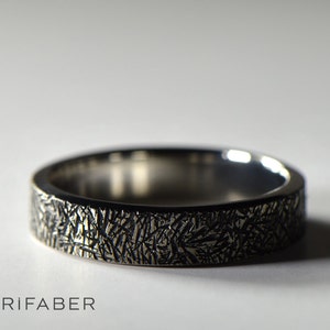 Zirconium ring with grain texture surface. Handmade zirconium ring with black details. Nordic design ring. Mens ring design. Dark zirconium.