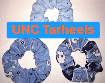 Conjunto de 3 elásticos de cabelo e pulseiras com o tema da Universidade da Carolina do Norte (UNC), modelo Tarheels, feitos à mão nos EUA.