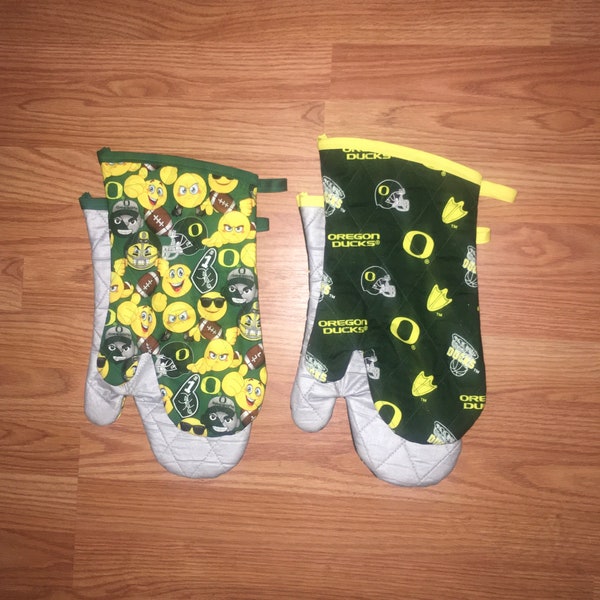 NCAA Handcrafted University of Oregon Ducks  Oven Mitts Pot Holder Serving Set Pair Gift Idea