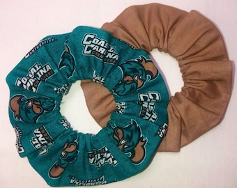 Coastal Carolina Chanticleers Hair Scrunchies Armbänder 2 Pack Handgefertigt in den USA **Kostenloser Versand**