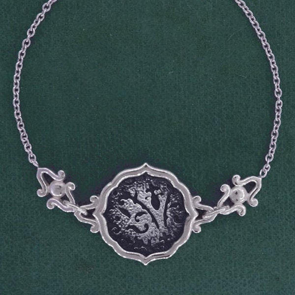 Bracelet en argent à motifs de fleurs de lys, esprit château, tapisserie ancienne, emblème royal français, brocard, tenture à motifs floraux