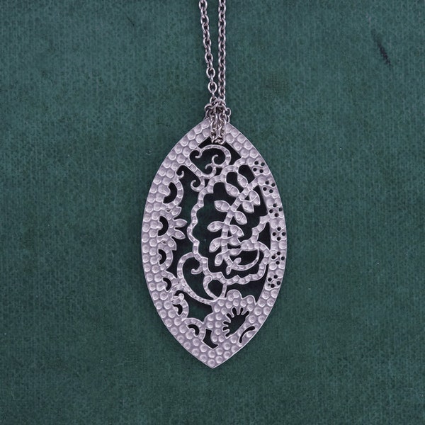 Pendentif arabesques, martelé, motifs henné maroc, argent fait main