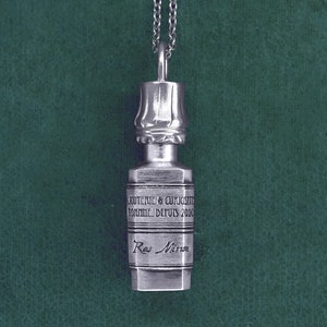 Antic apothecary bottle pendant, poison vial, handcrafted sterling silver | Helichryse