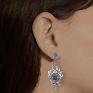 Boucles d'oreilles inspiré des sphères armillaires, de l'étude des astres et des Cabinets de Curiosités en argent massif made in France portées | Res Mirum