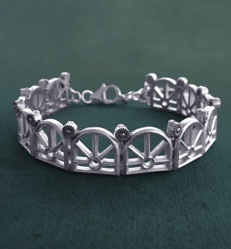 Bracelet délicat dans l'esprit architectural des grandes orangeries de la Renaissance en argent 925 fait main en France fermé | Res Mirum