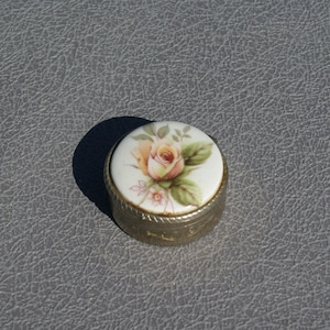 Round pill box with rose vintage medicine container pocket pill case tiny lidded snuff box with flower lid