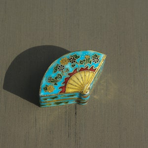 Vintage fan shaped cloisonné pill box small medicine container travel pill case snuff box decorative pocket pillbox