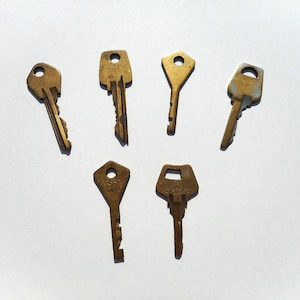 Six vintage brass keys old flat keys for DIY projects steampunk jewelry key necklace mixed media scrapbooking keys industrial décor