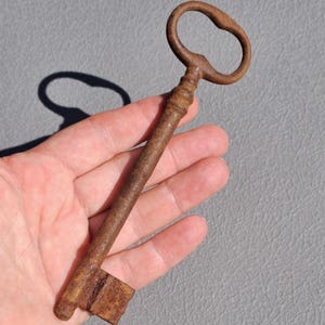 Extra Large Rusty Skeleton Key 14.5 cm 6 inch vintage barrel key rustic farmhouse décor