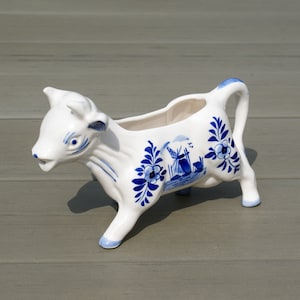 Delft blue ceramic cow creamer animal gravy boat crockery milk jar hand painted Holland dairy farm vintage delftware farmhouse kitchen
