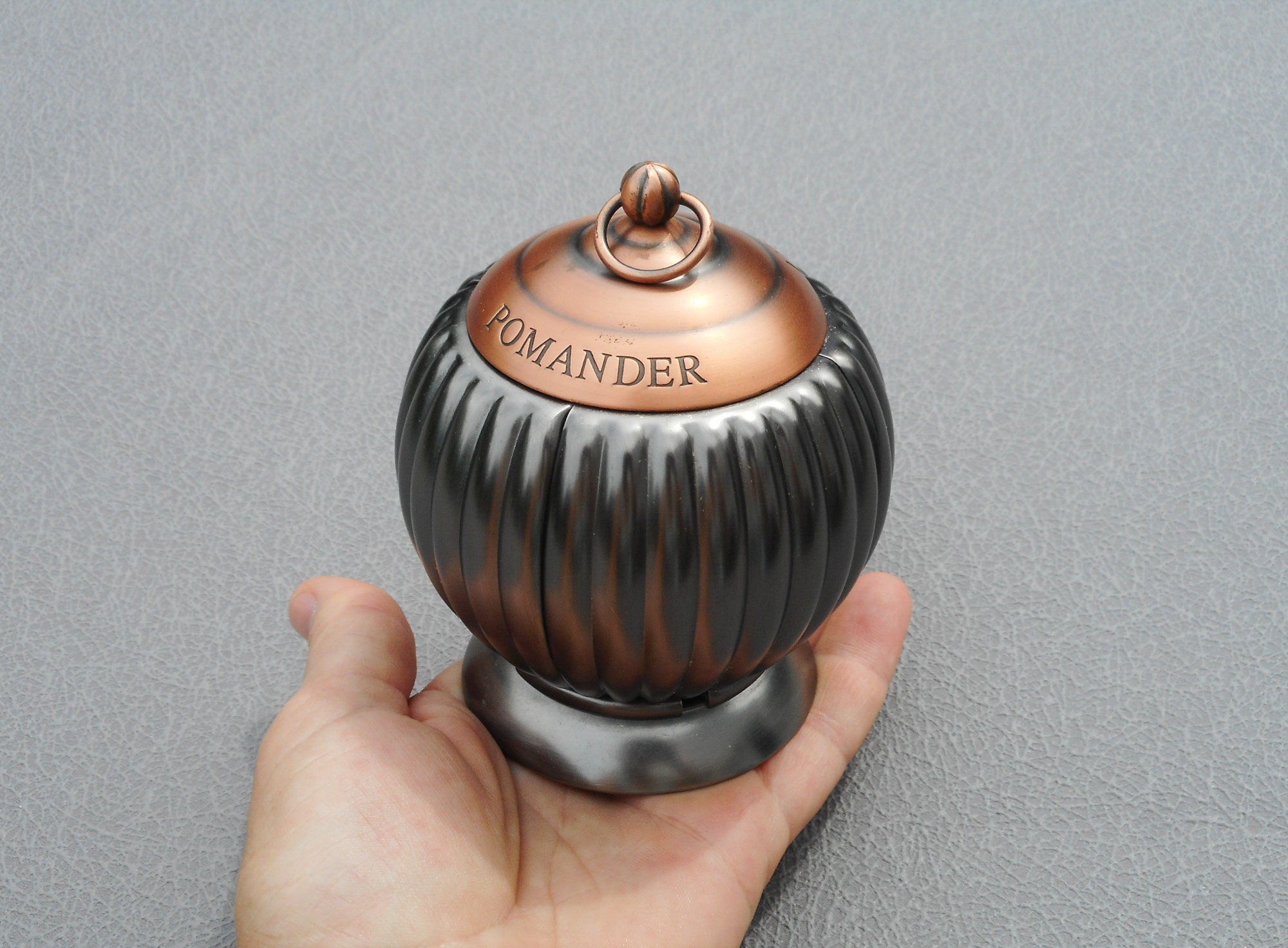 Boule Diffuseur Parfum Suspendue – Pot-pourri Déco – Fabrication Anglaise – Vintage