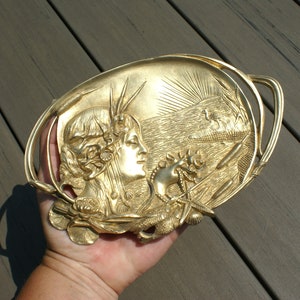 Plateau ovale Art nouveau en laiton, assiette oblongue vintage Jugendstil, petit plateau vide-poche avec bijoux en relief de déesse, anneau plat, plateau pour cartes de visite