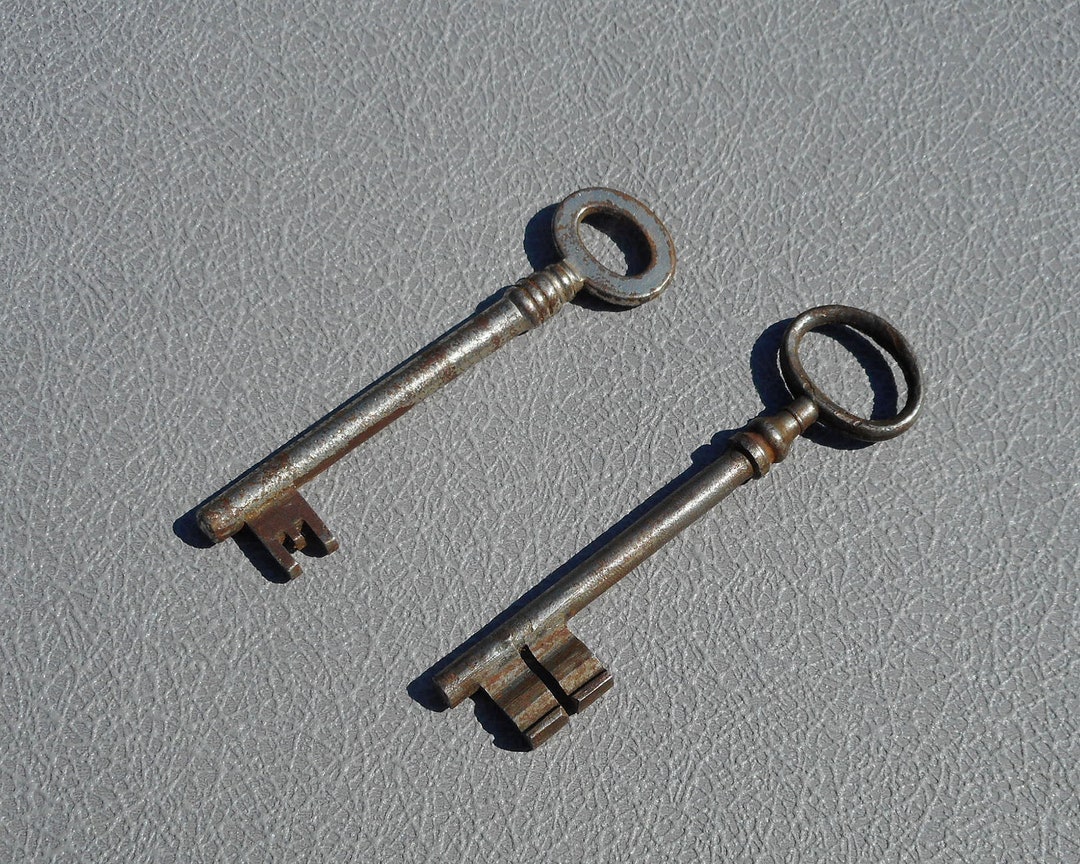 Large Vintage Skeleton Keys 10cm 4 Inch Old Barrel Keys Etsy