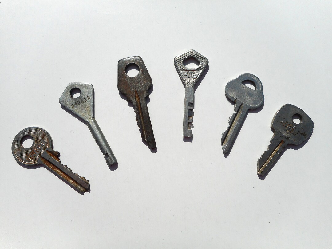 Vintage Flat Key Set of 6 Old Keys Steampunk Industrial Craft Supply