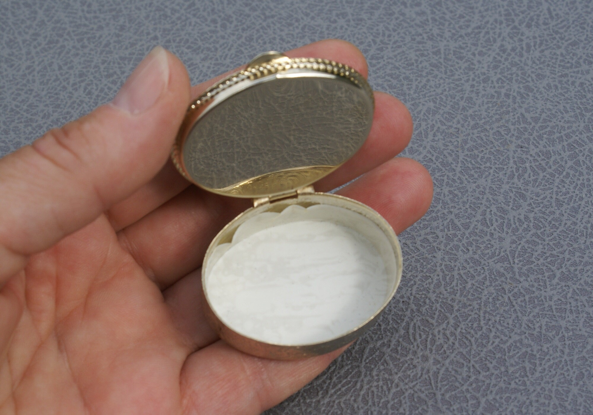 カメオ　ピルケース ミニチュア ビクトリア朝のカメオ ボックス ヴィンテージ 楕円形