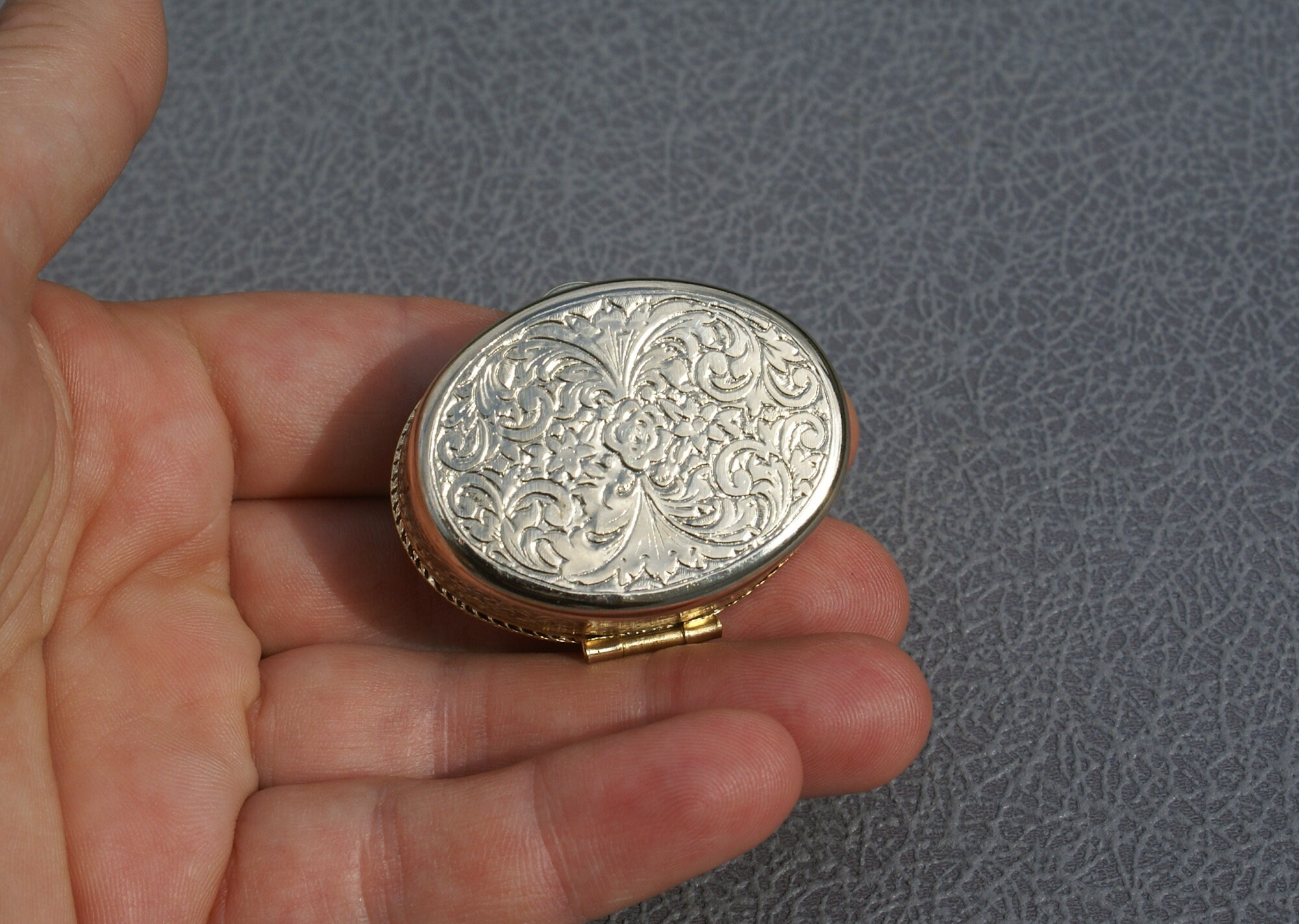 カメオ　ピルケース ミニチュア ビクトリア朝のカメオ ボックス ヴィンテージ 楕円形