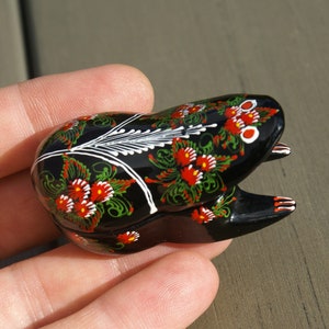 Miniature Frog Box: Hand-Painted Floral Ornament, Collectible Figurine